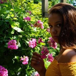 Meet your Posher, Olivia